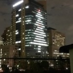 東京医科歯科大学 M&Dタワー が高さ 100 m のクリスマスツリーになりました!