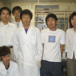 2005年メンバー
(研究室にて)